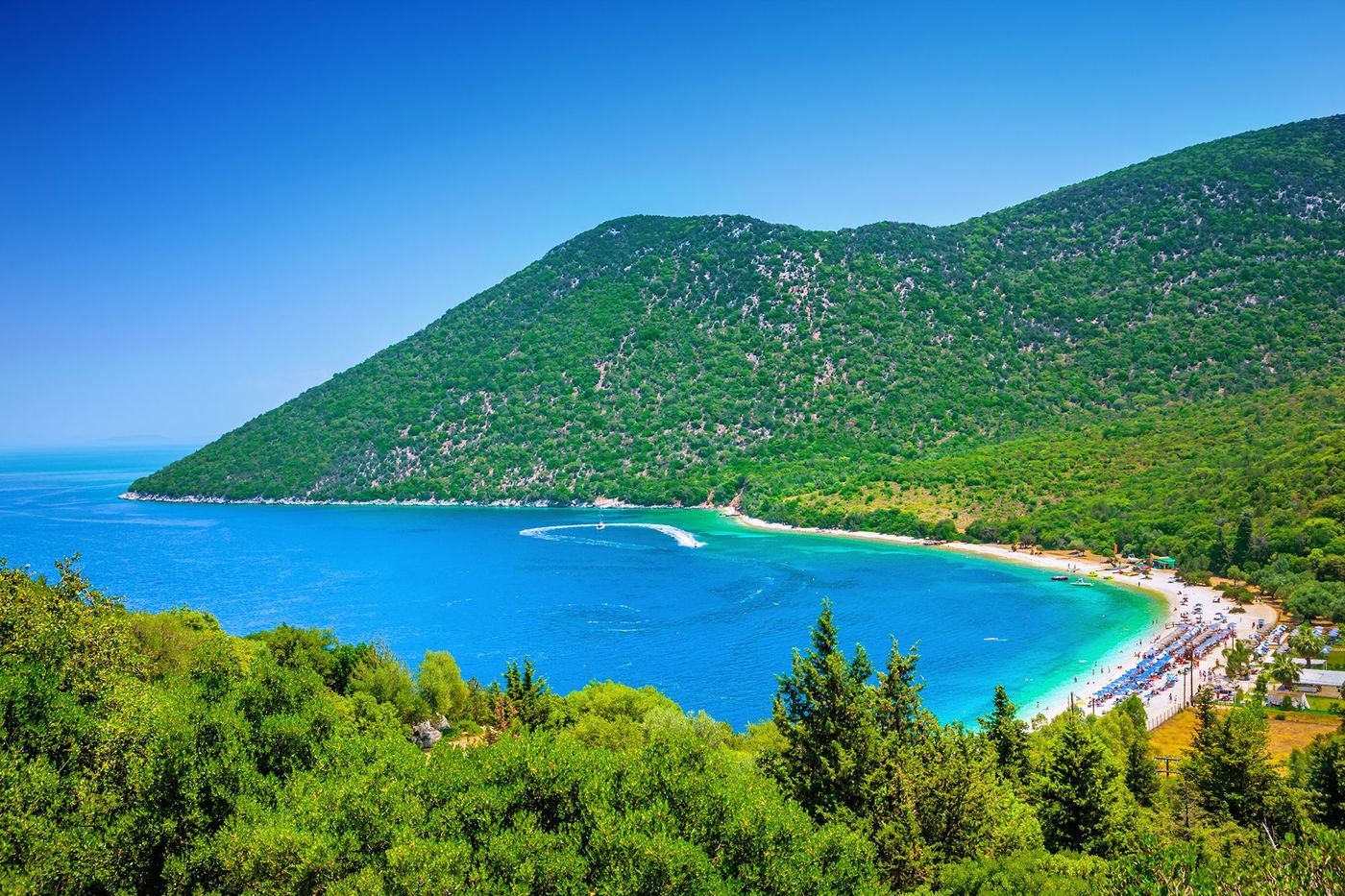 Plage et baie Antisamos