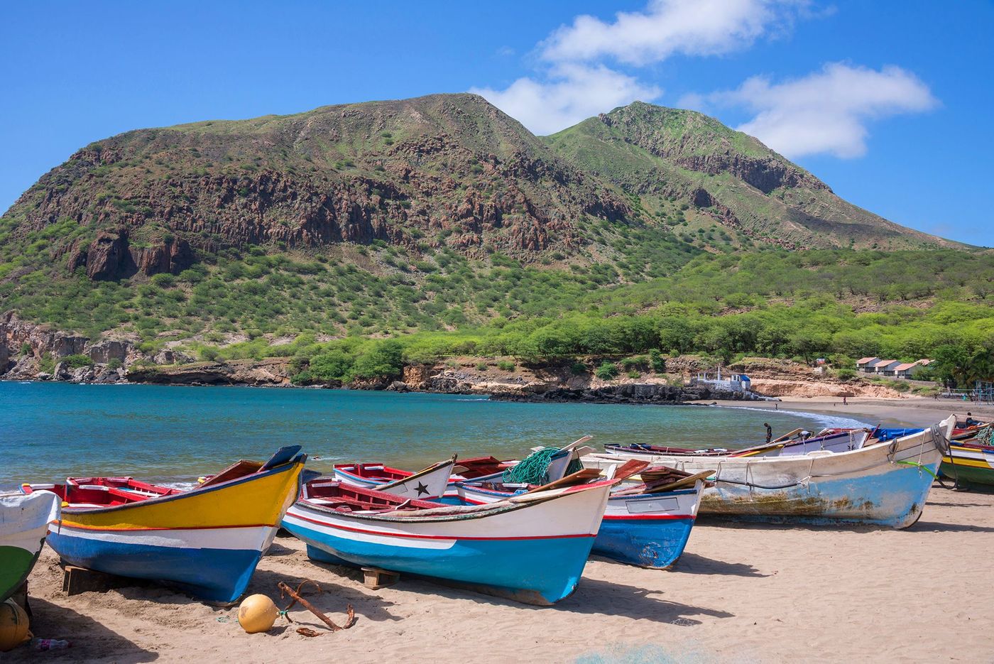 Plage et barques de Tarrafal