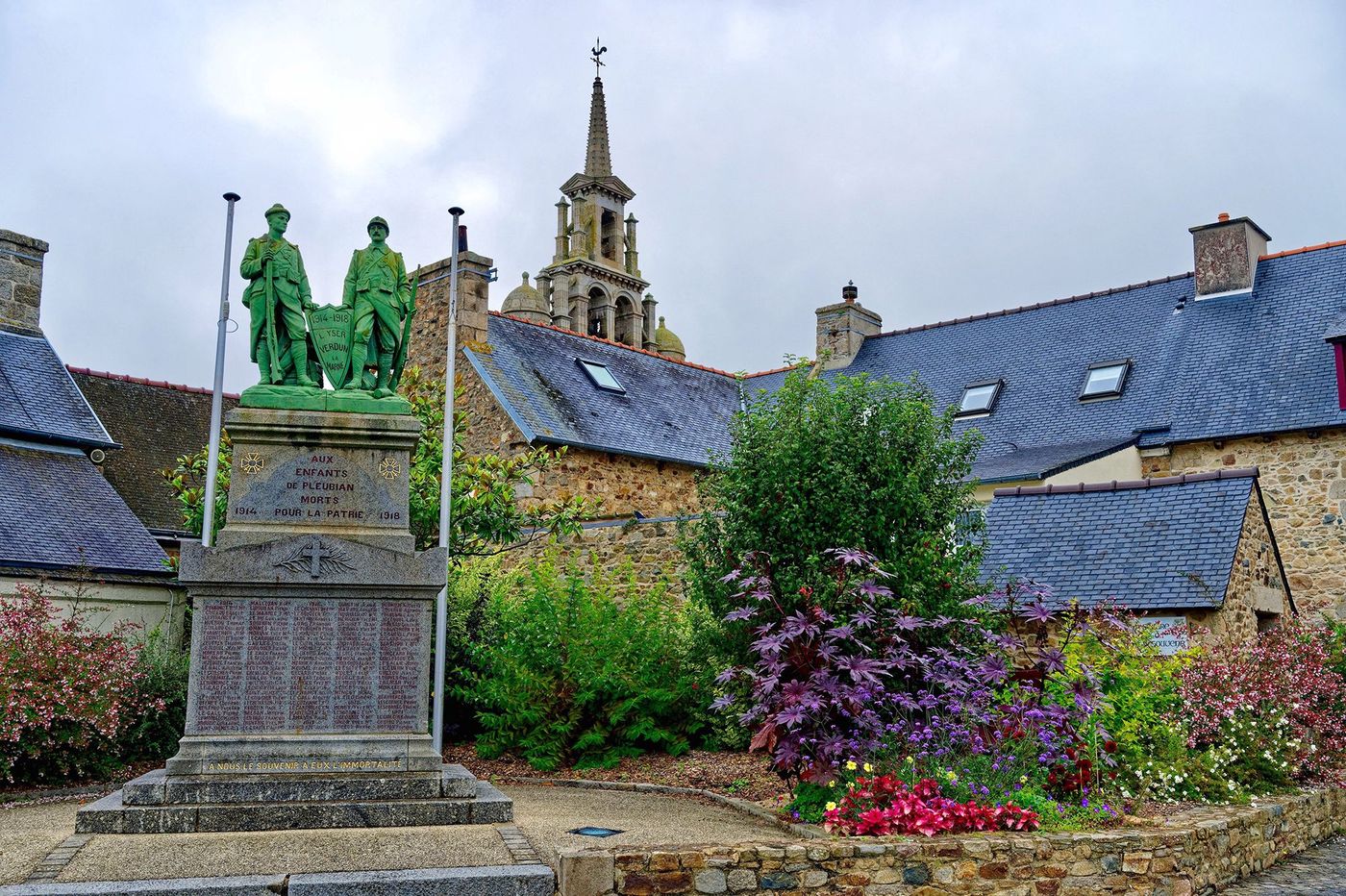 Monument aux morts 14-18 de Pleubian, La Douleur, Côtes-d'Armor, Bretagne