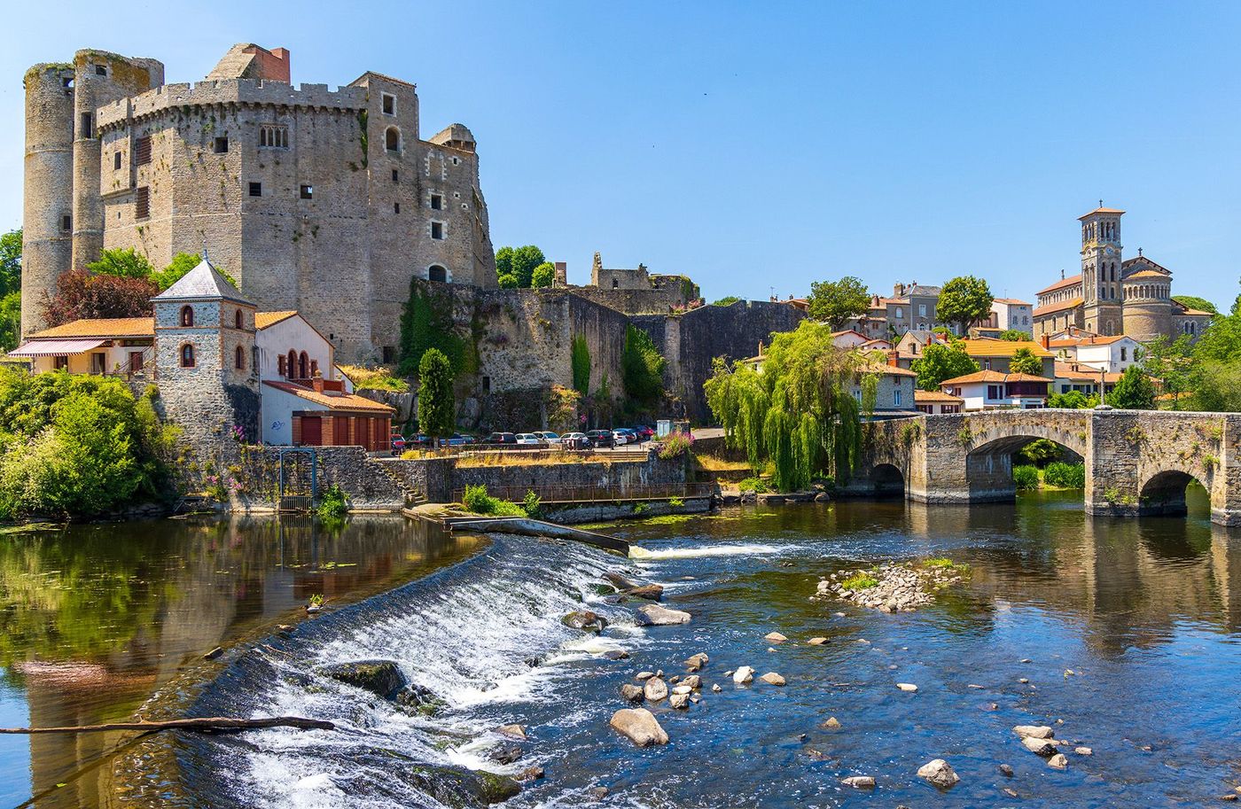Pont de la Vallée, château et église Notre-Dame de Clisson