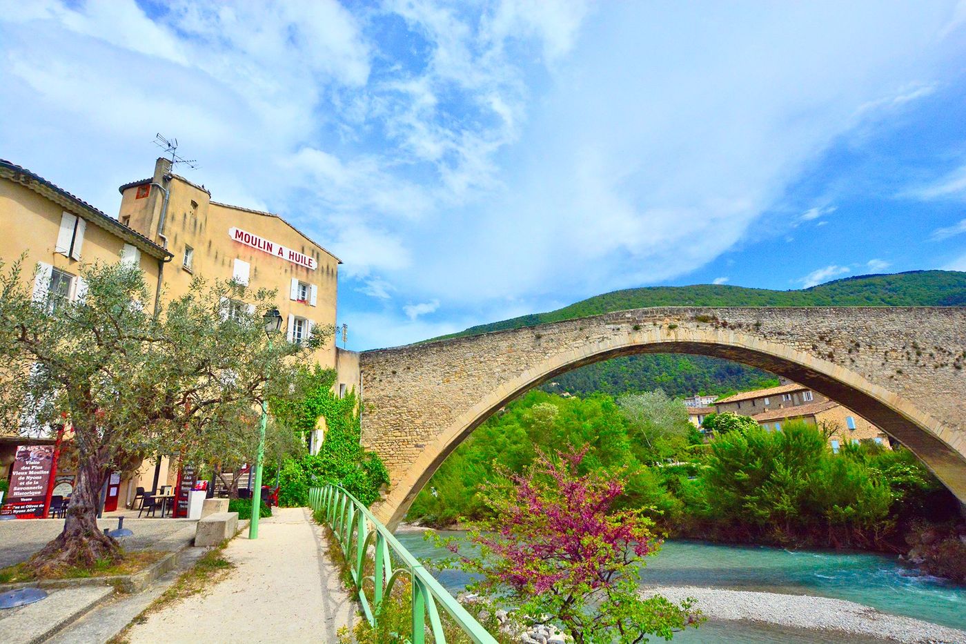 Pont roman et moulins à huile