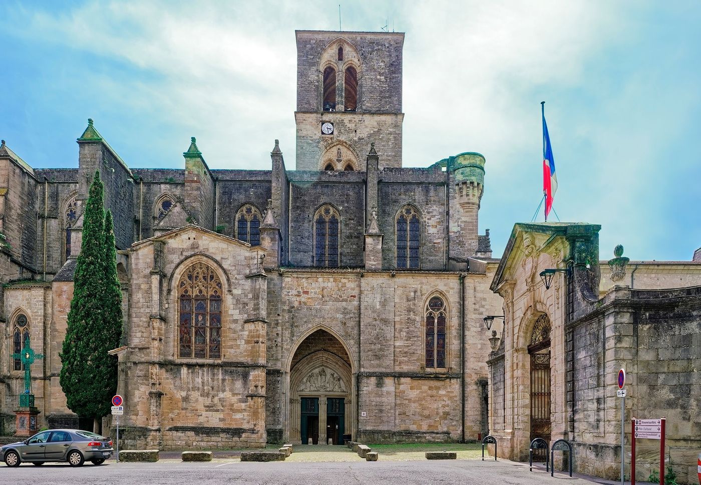 Portail de la cathédrale Saint-Fulcran à Lodève