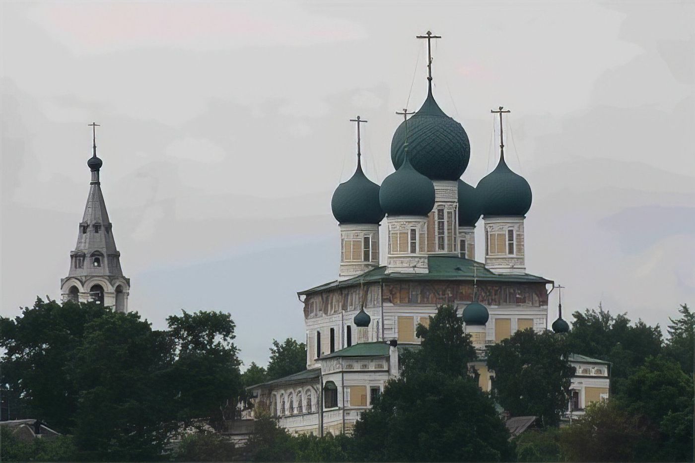 Cathédrale Exaltation-de-la-Croix de Toutaiev
