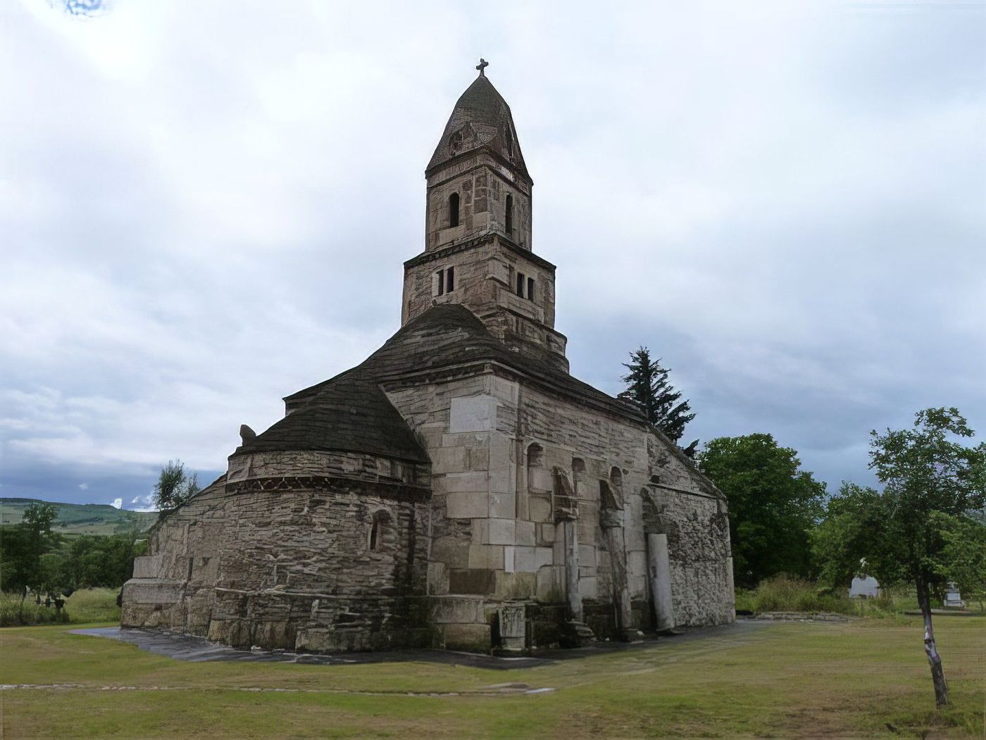 Densus, église originale