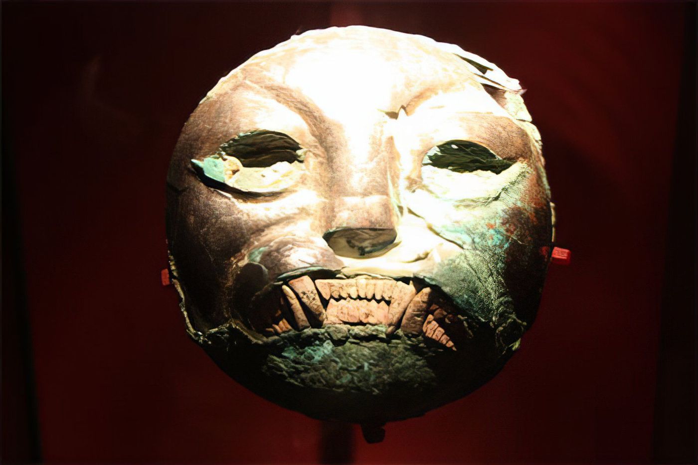 Masque retrouvé sur le site du Seigneur de Sipan
