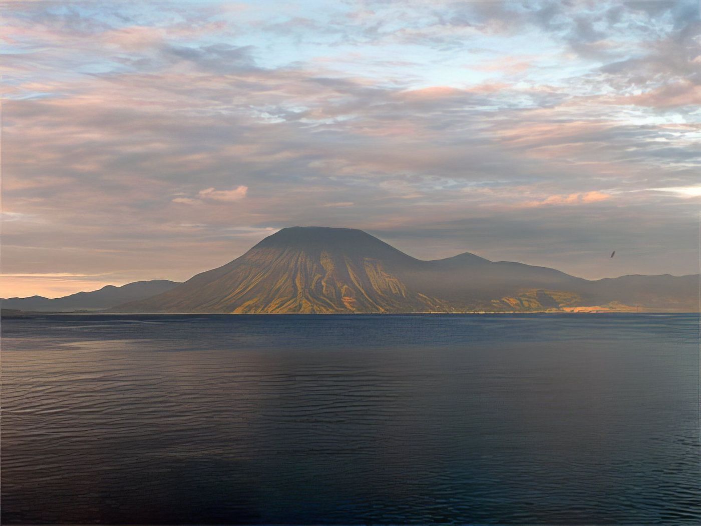 Volcan San Pedro aux couleurs d'un lever de soleil