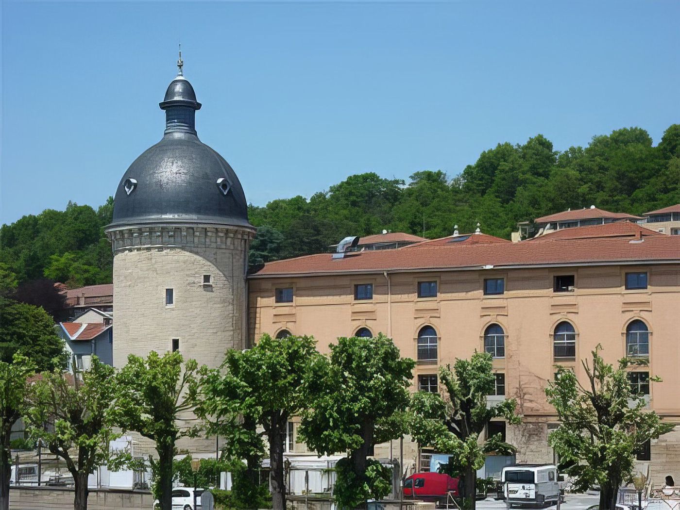 La tour de l'hôpital Montpensier