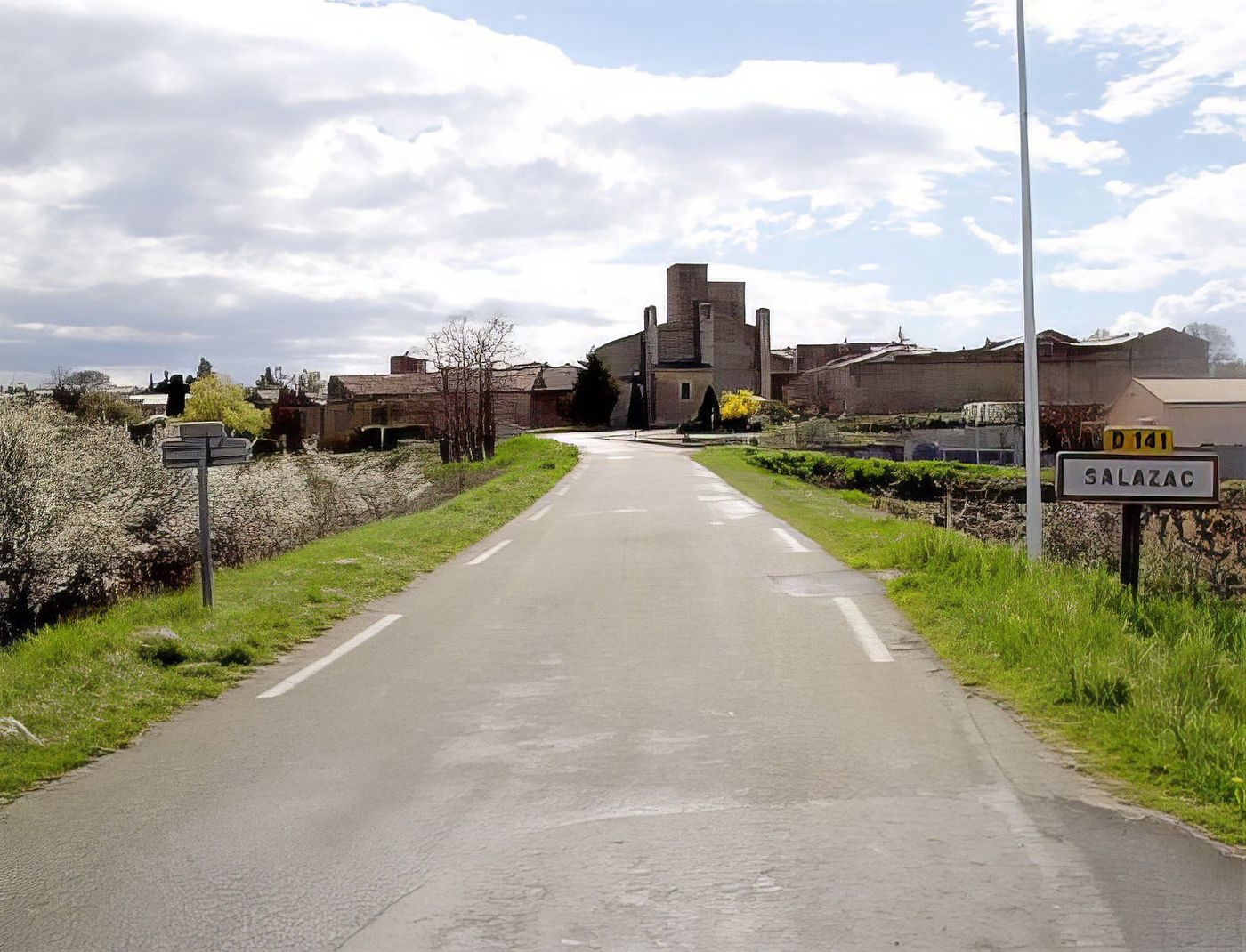 Salazac, église-rempart du 11ème