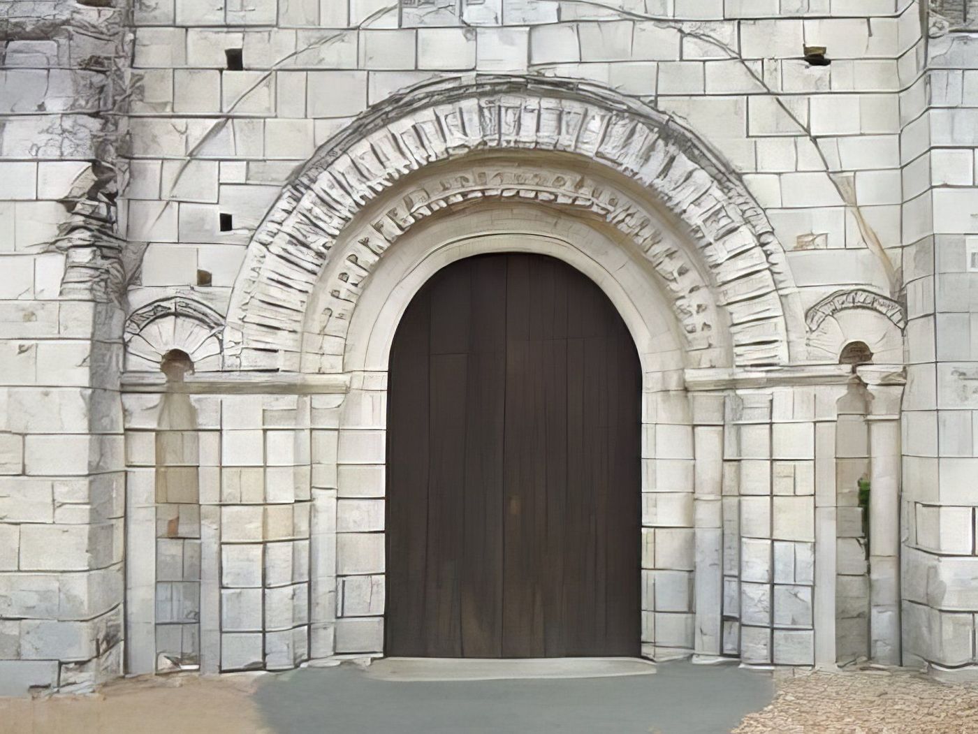 Porche de l'église romane de Tavant, XI°/XII°S