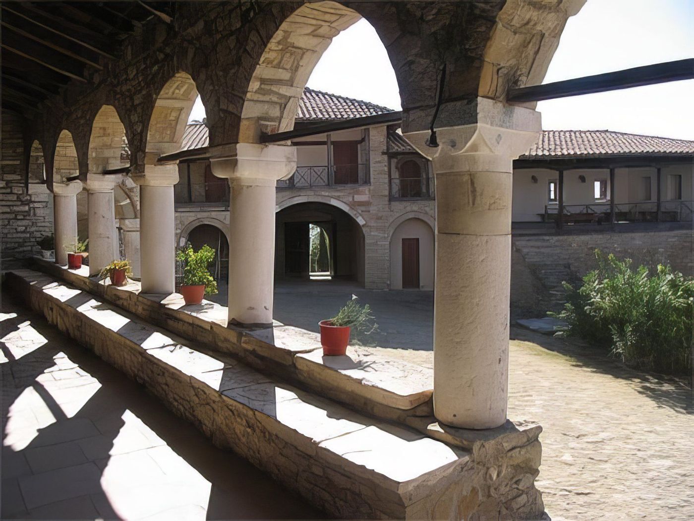 Monastère près de Kolonjë