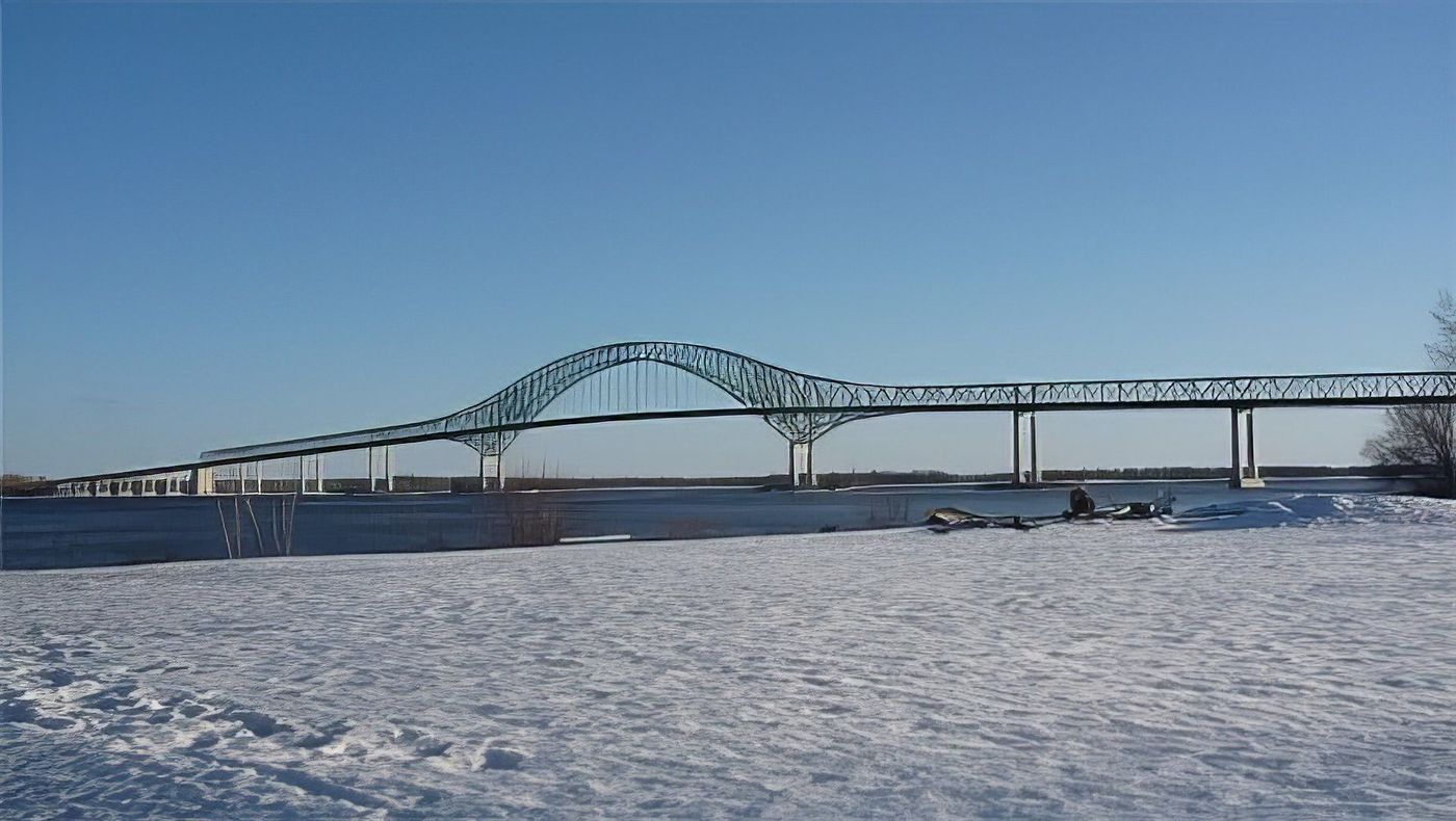 Pont Laviolette surplombant le St Laurent