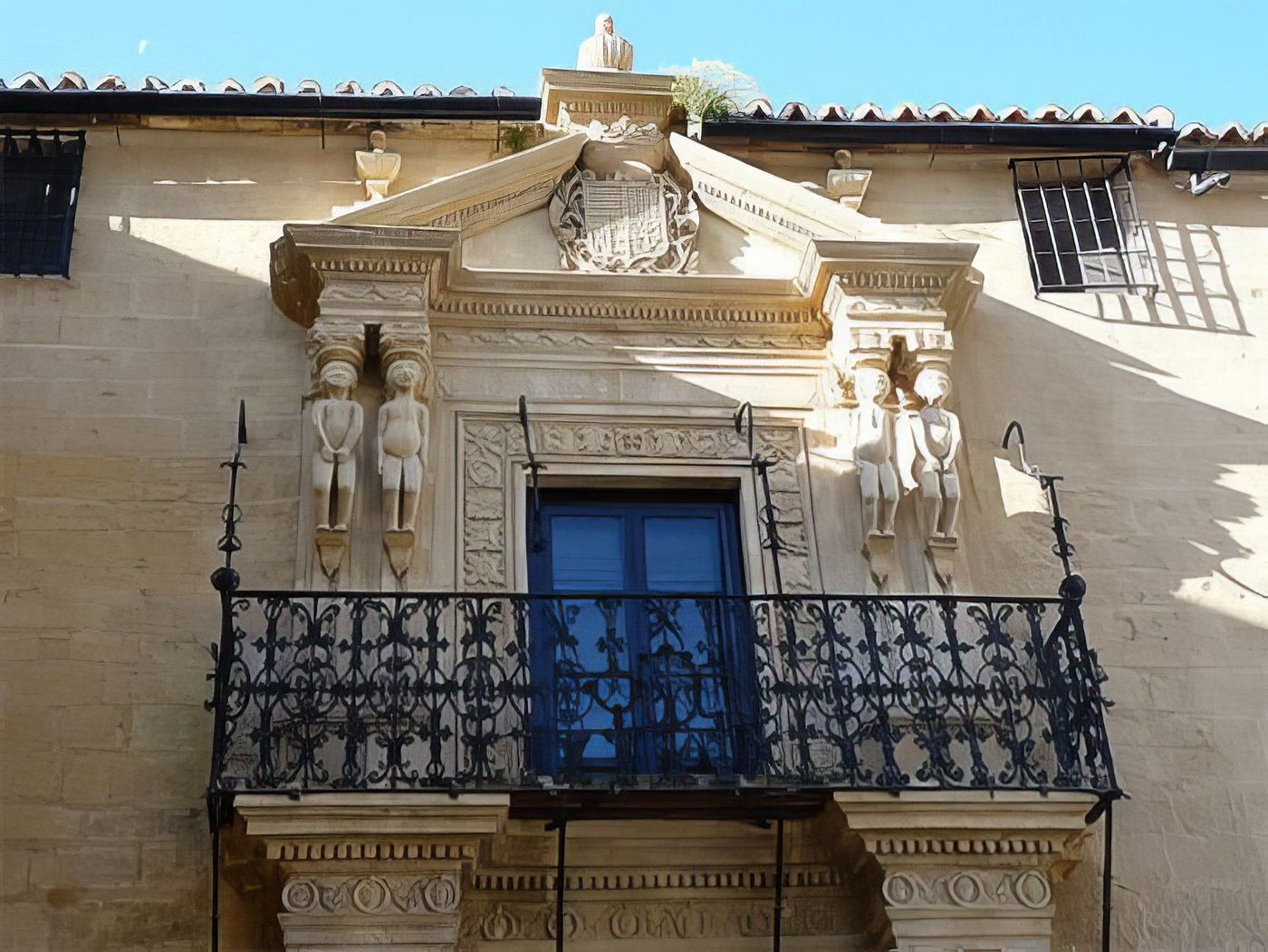Palais du Marquis de Solvaterra - Balcon aux statues
