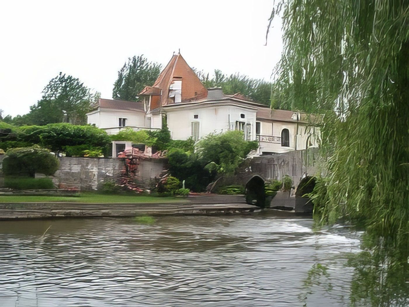 Vieux pont et ancien moulin à Saint-Aulaye