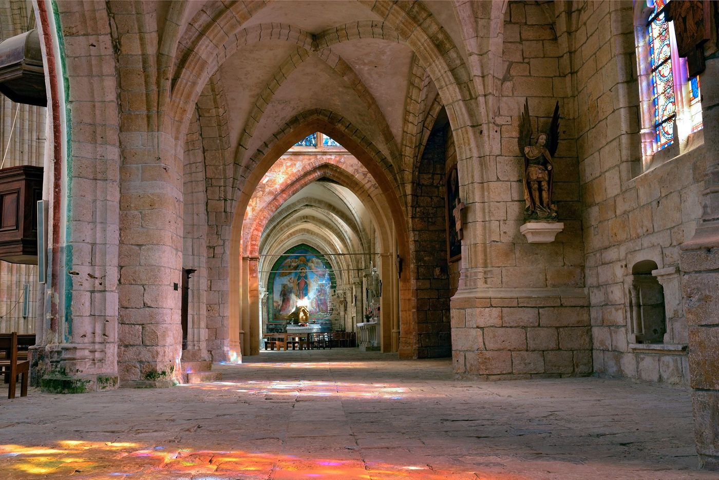 Aile droite intérieur de l'église de Puiseaux, Loiret