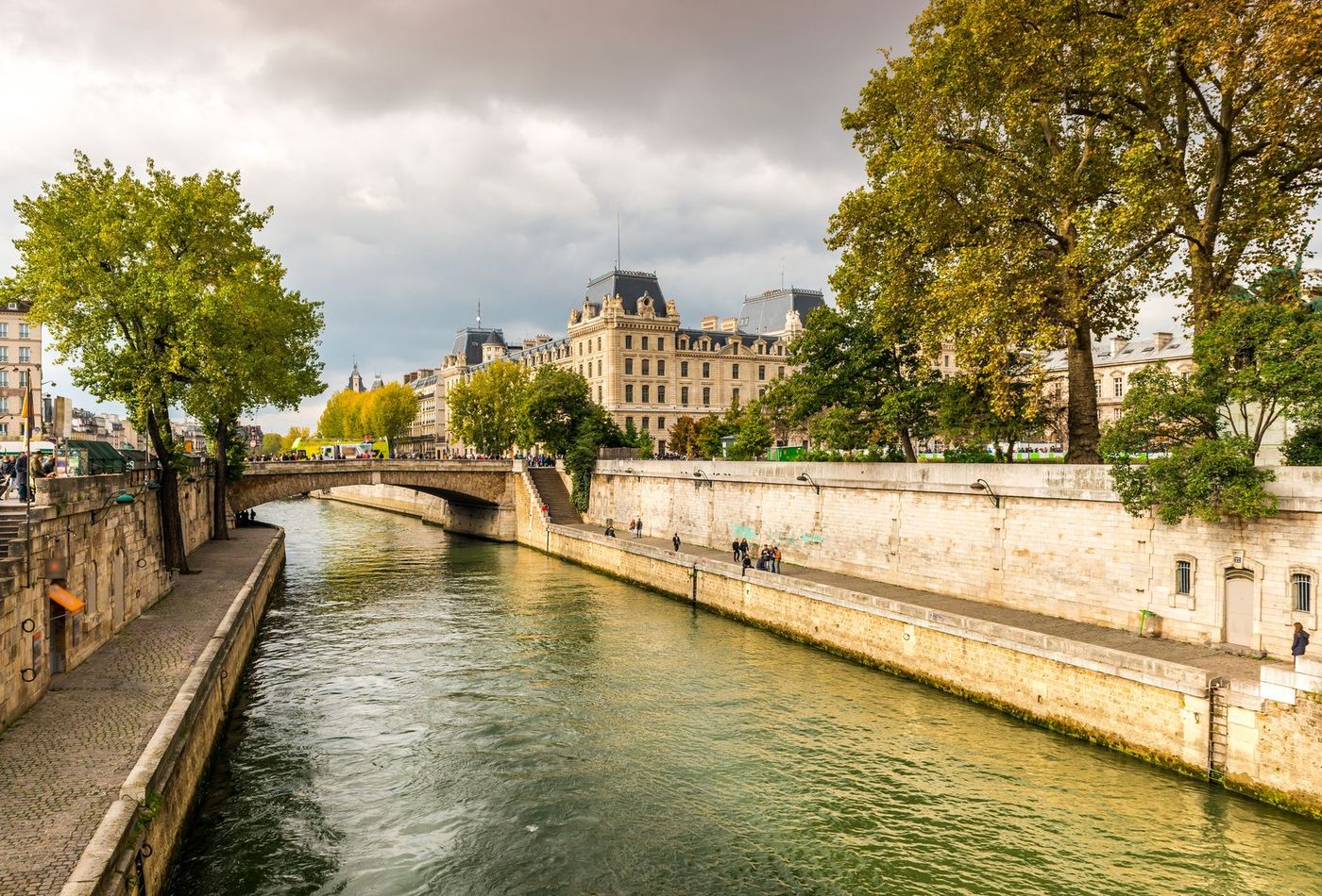 Paris Quai de Montebello