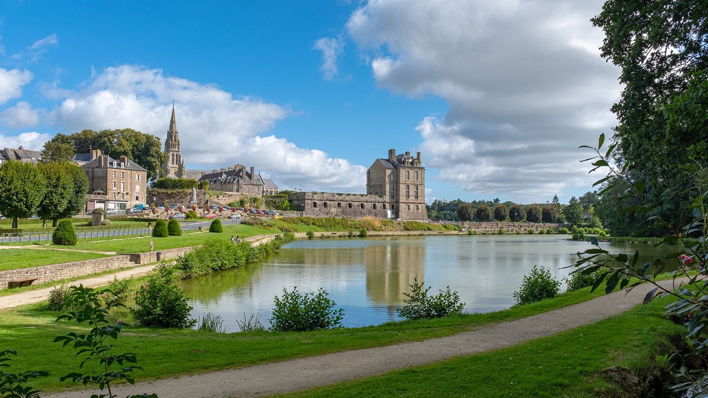 Château et basilique de Quintin, Bretagne