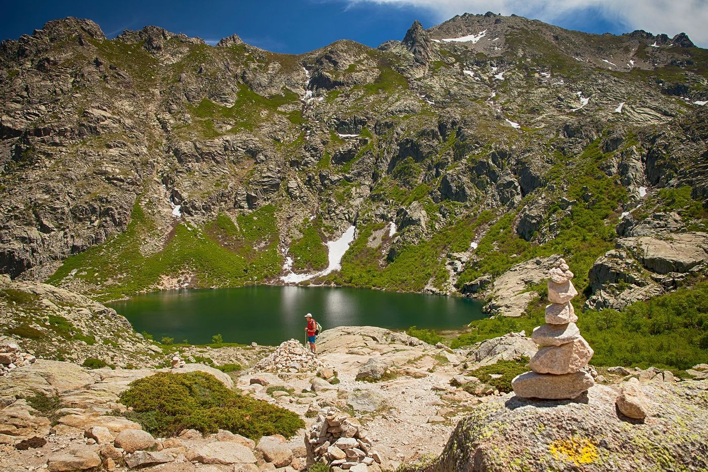 Randonneur au lac de Melo