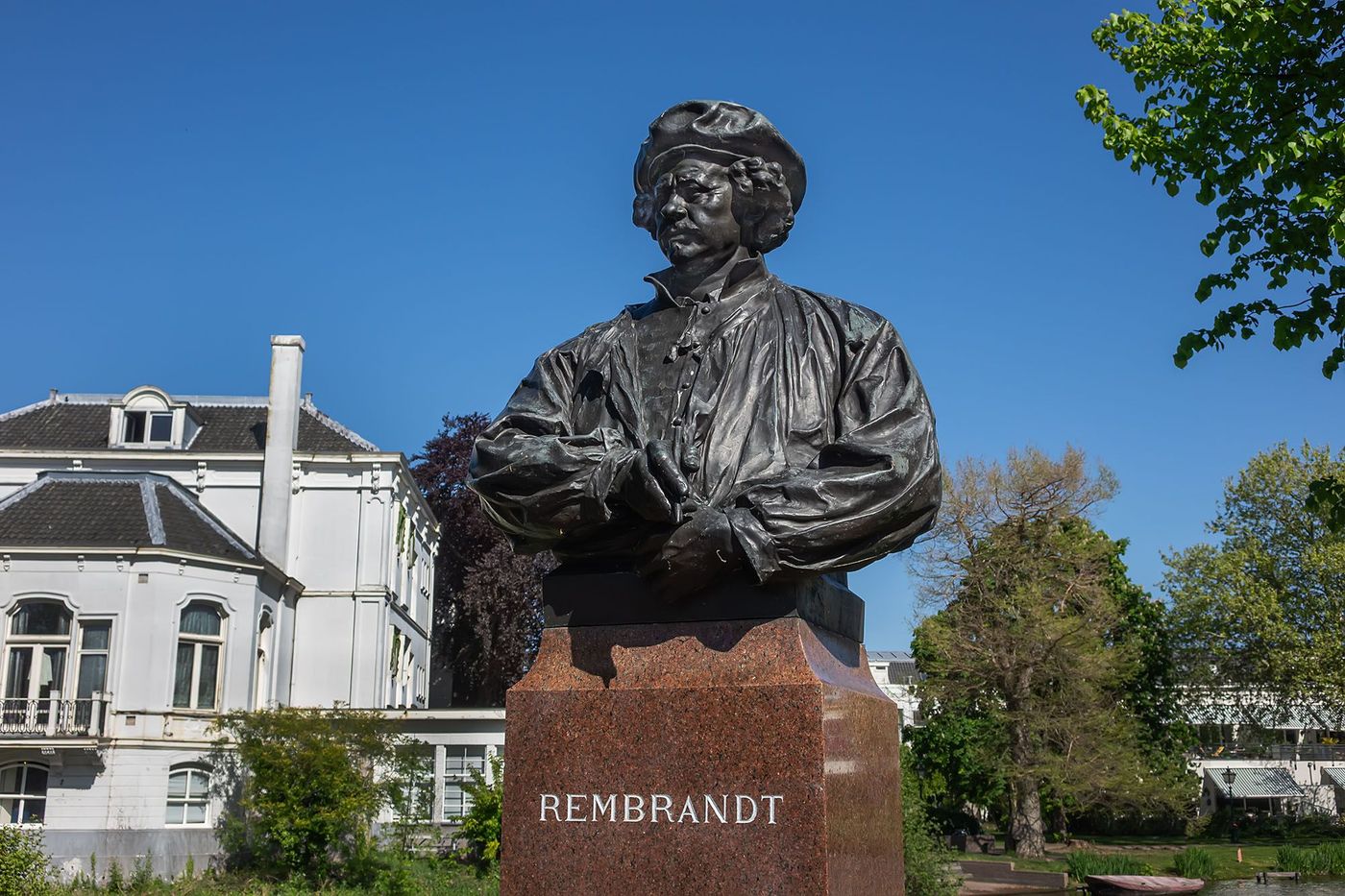 Le buste du peintre Rembrandt van Rijn à Leyde - Pays-Bas