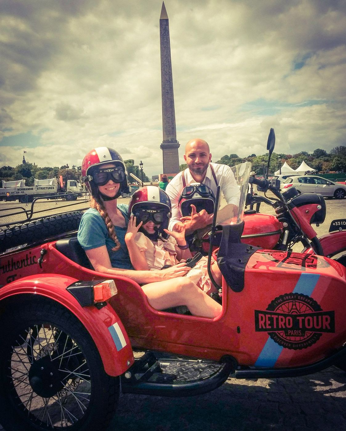 Paris retro-tour side car