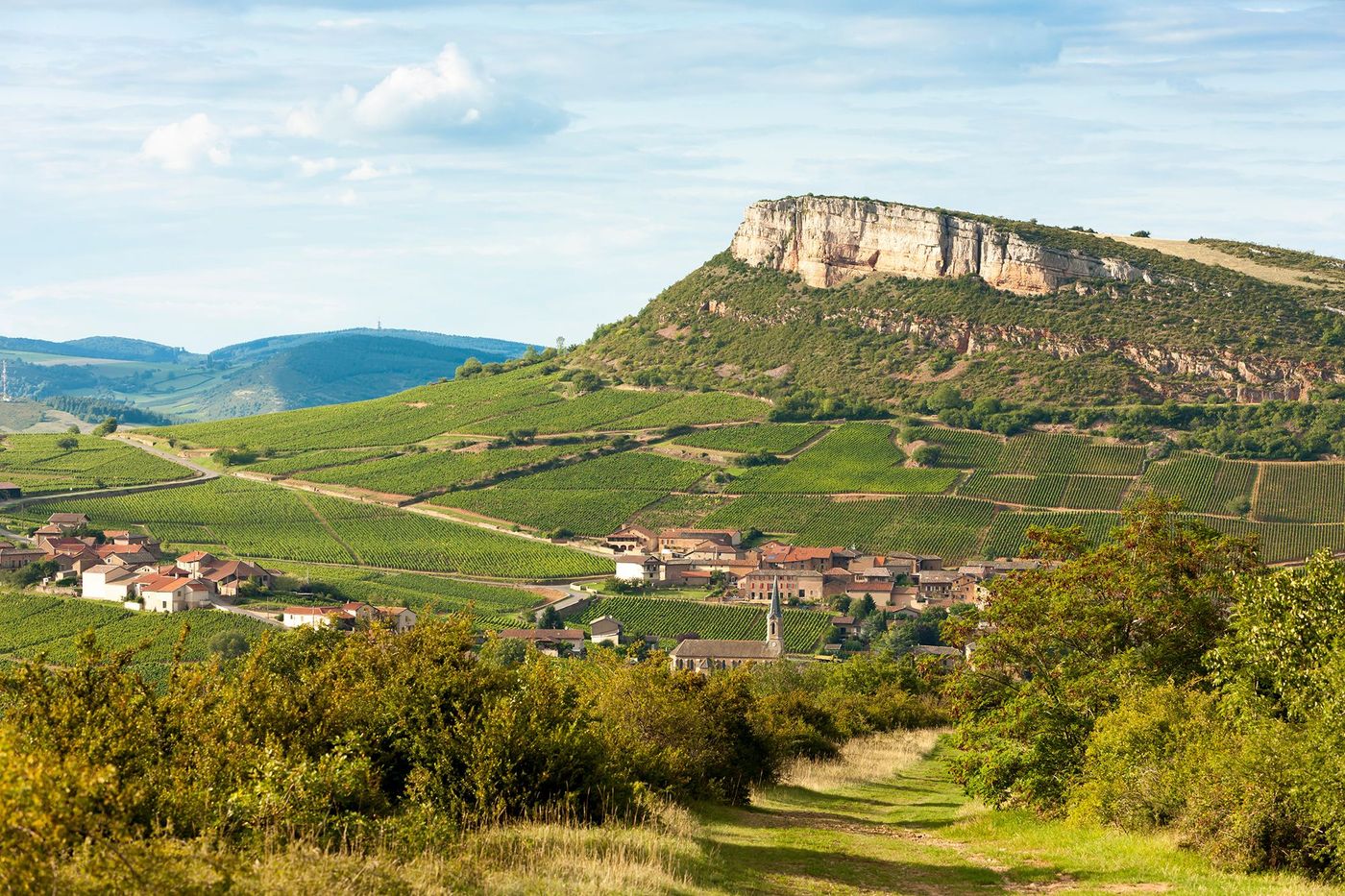 Roche et village de Vergisson