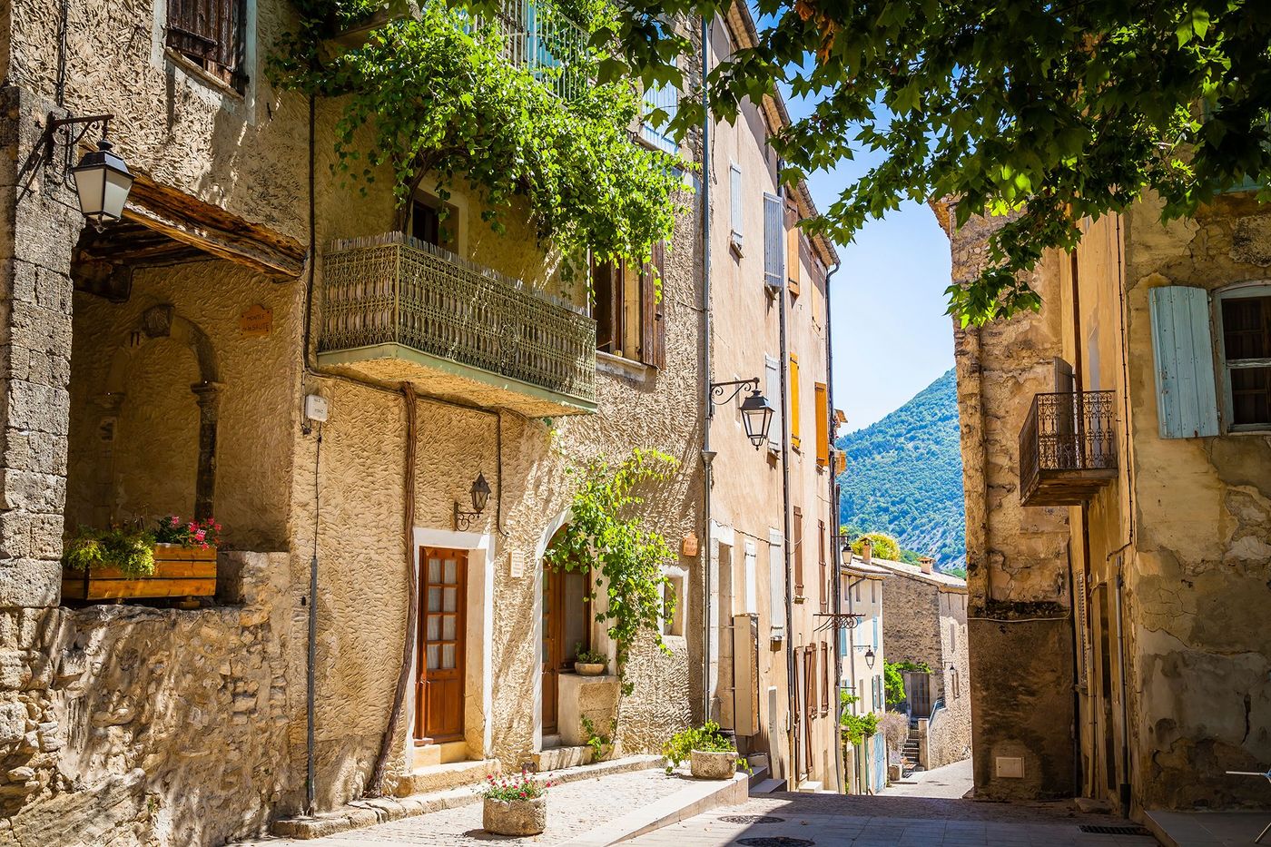 Rue de Montbrun-les-Bains