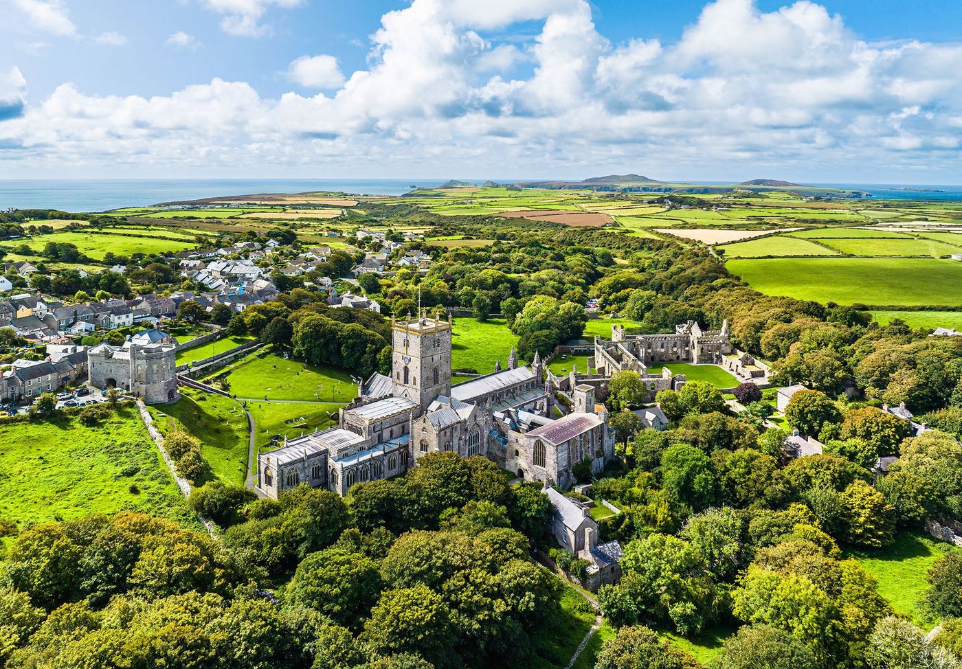 Cathédrale de St Davids vue par drone à St Davids - Pays de Galles