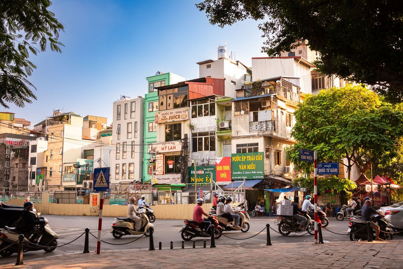 Scooters dans les rues d'Hanoi