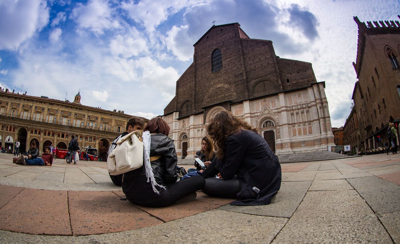 Italie Bologne Piazza Maggiore Etudiants