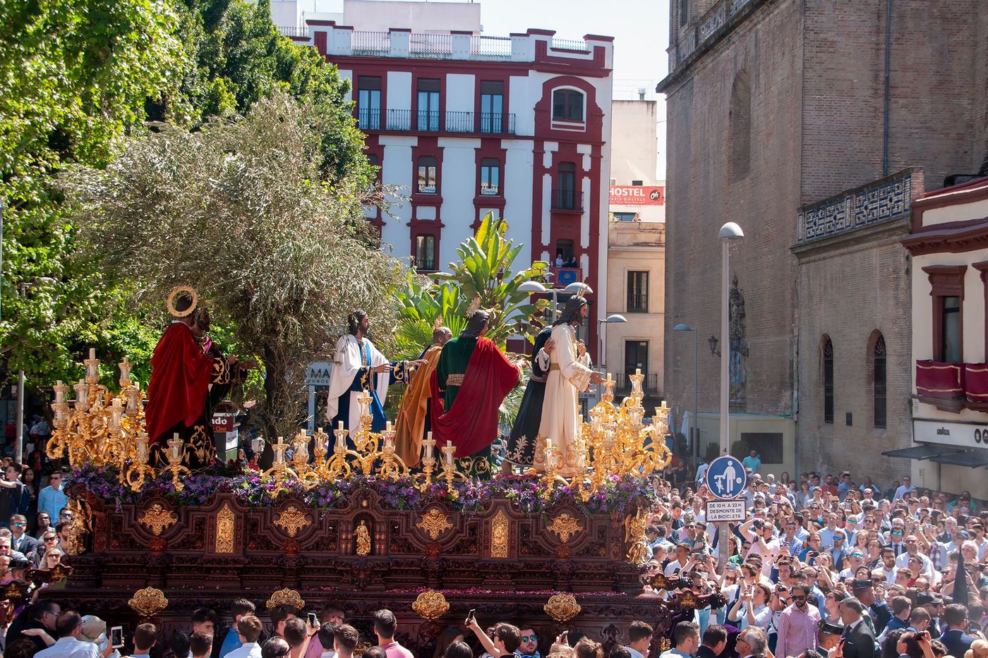 paso de misterio de la hermandad del beso de Judas, semana santa de Sevilla