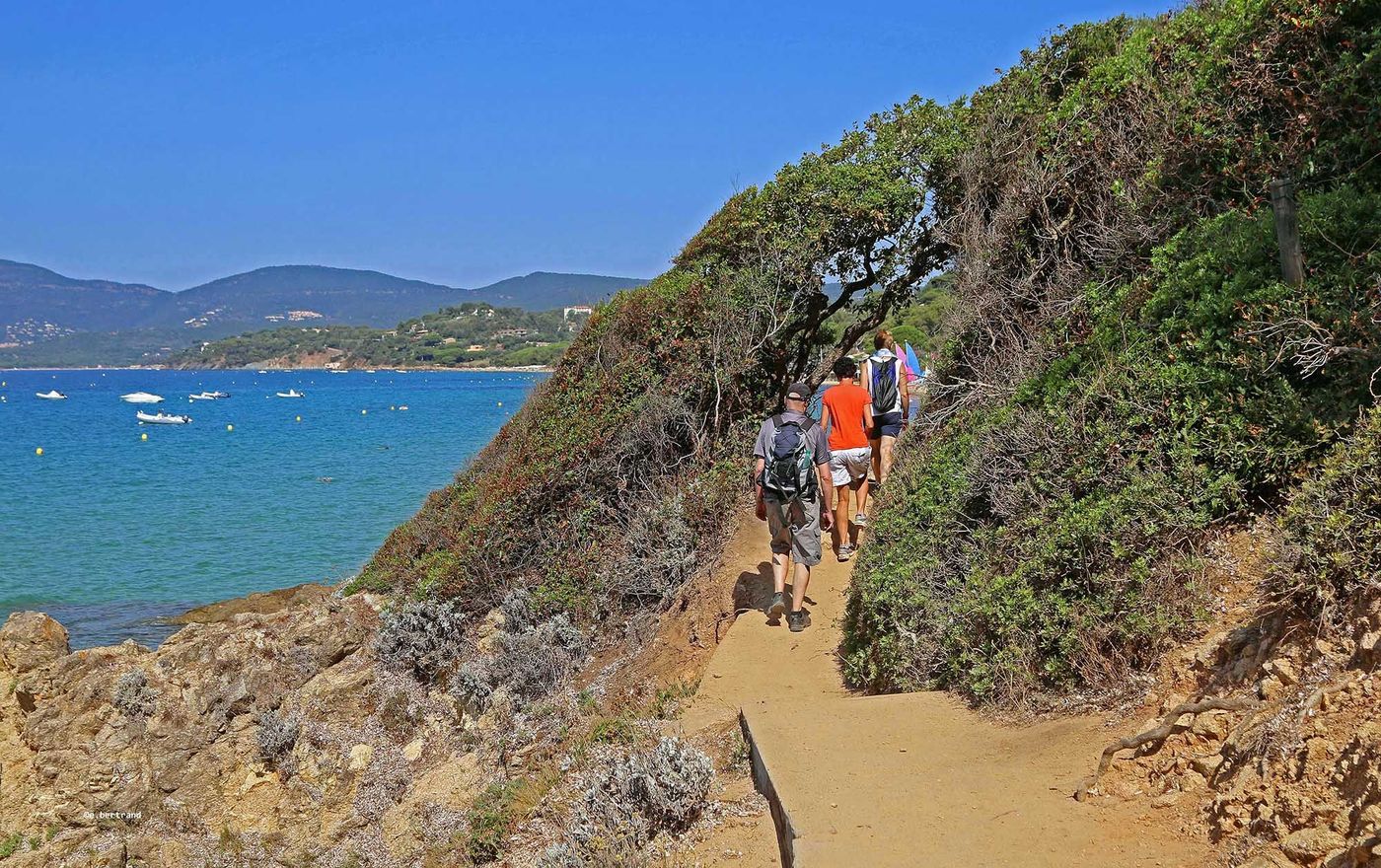 Sentier littoral entre Gigaro et le cap Lardier