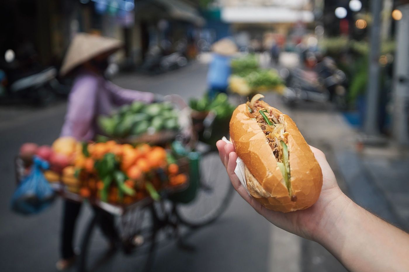 Street food Hanoi - bánh mì