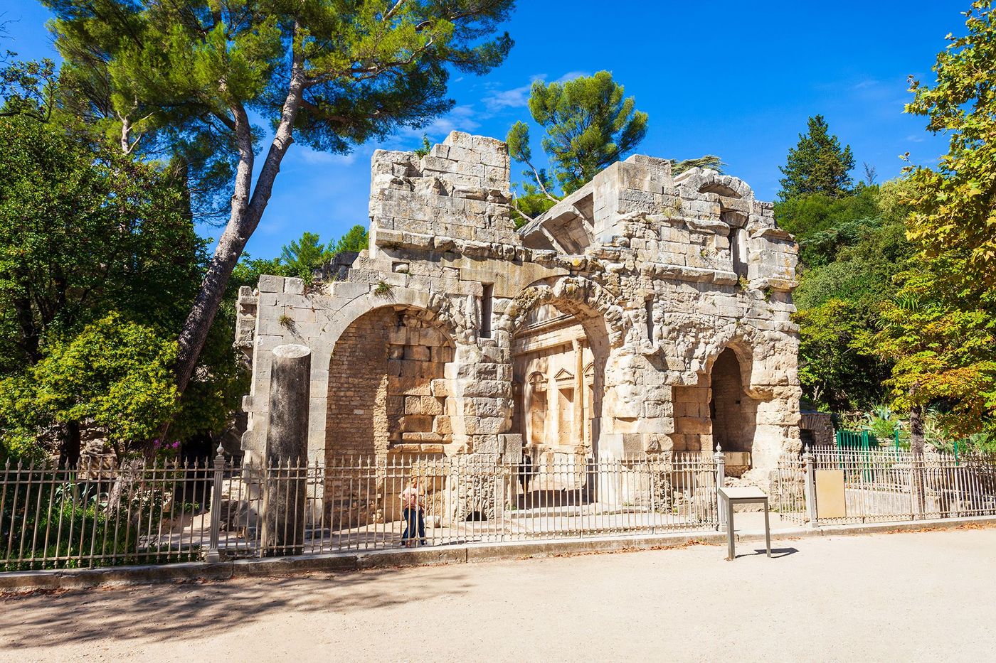 Temple de Diane - jardins de la Fontaine - Nimes