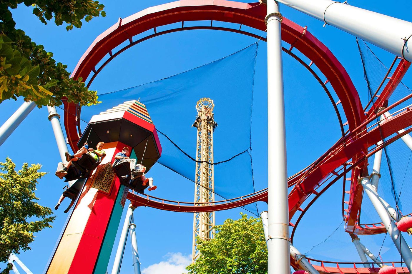 Tivoli Gardens - Golden Tower et The Demon