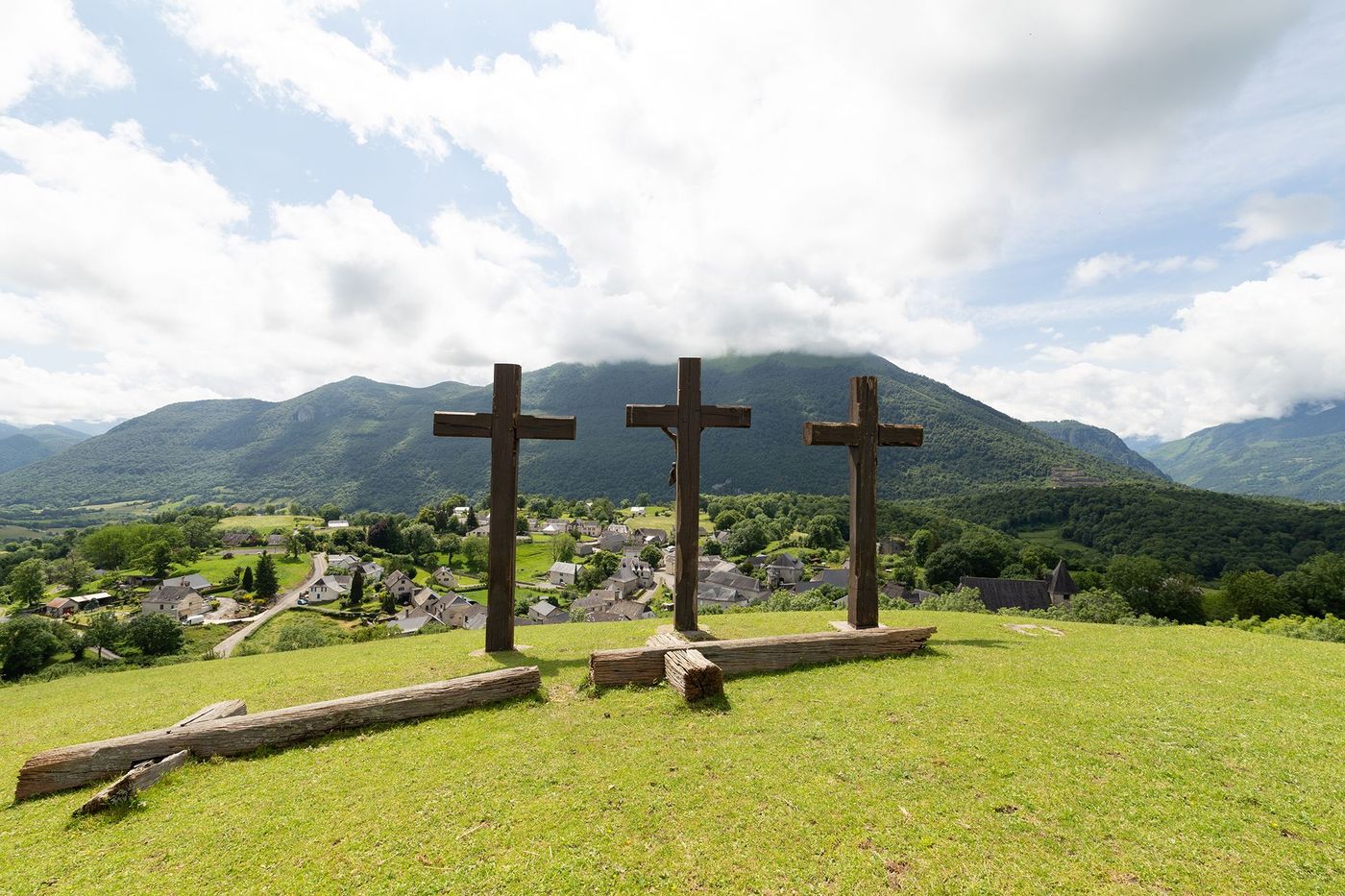 Trois grandes croix