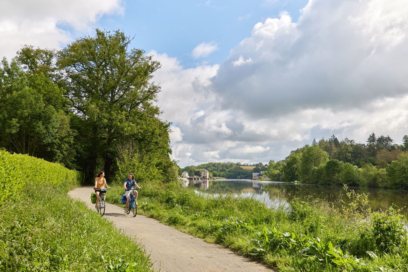Vélo sur les rives de la Mayenne