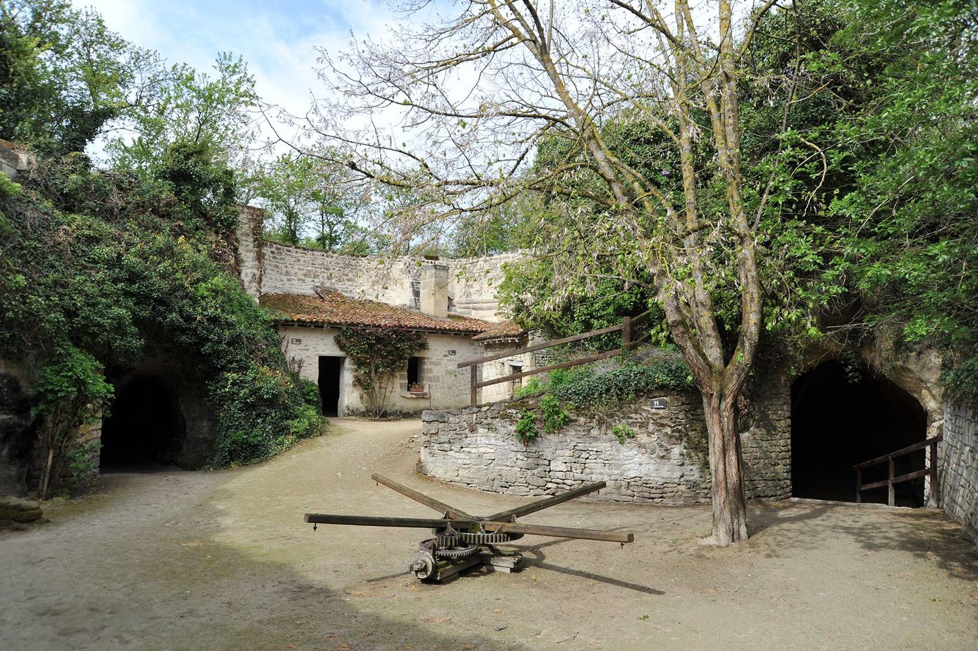 Rochemenier Village troglodytique