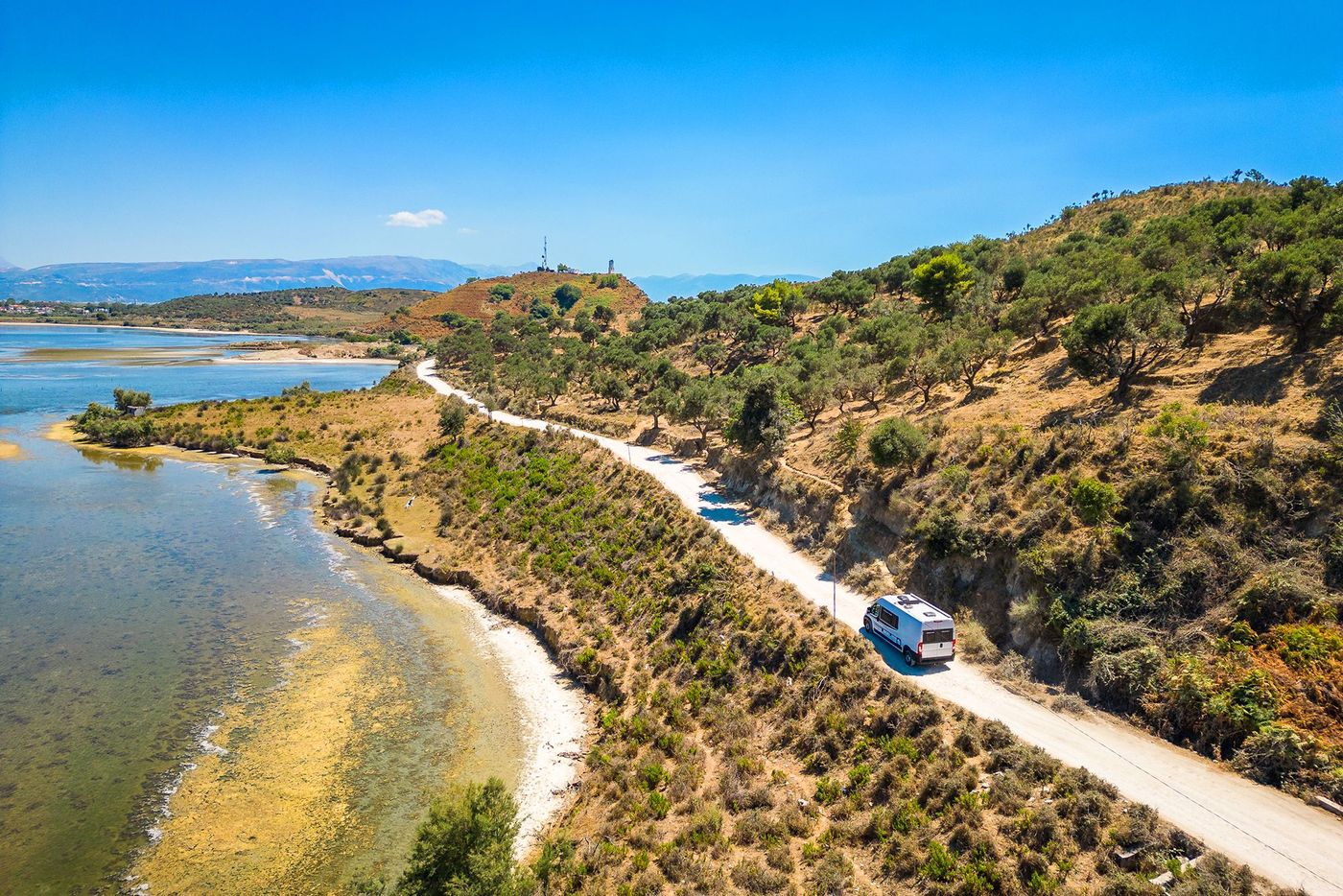 Van sur la côte albanaise