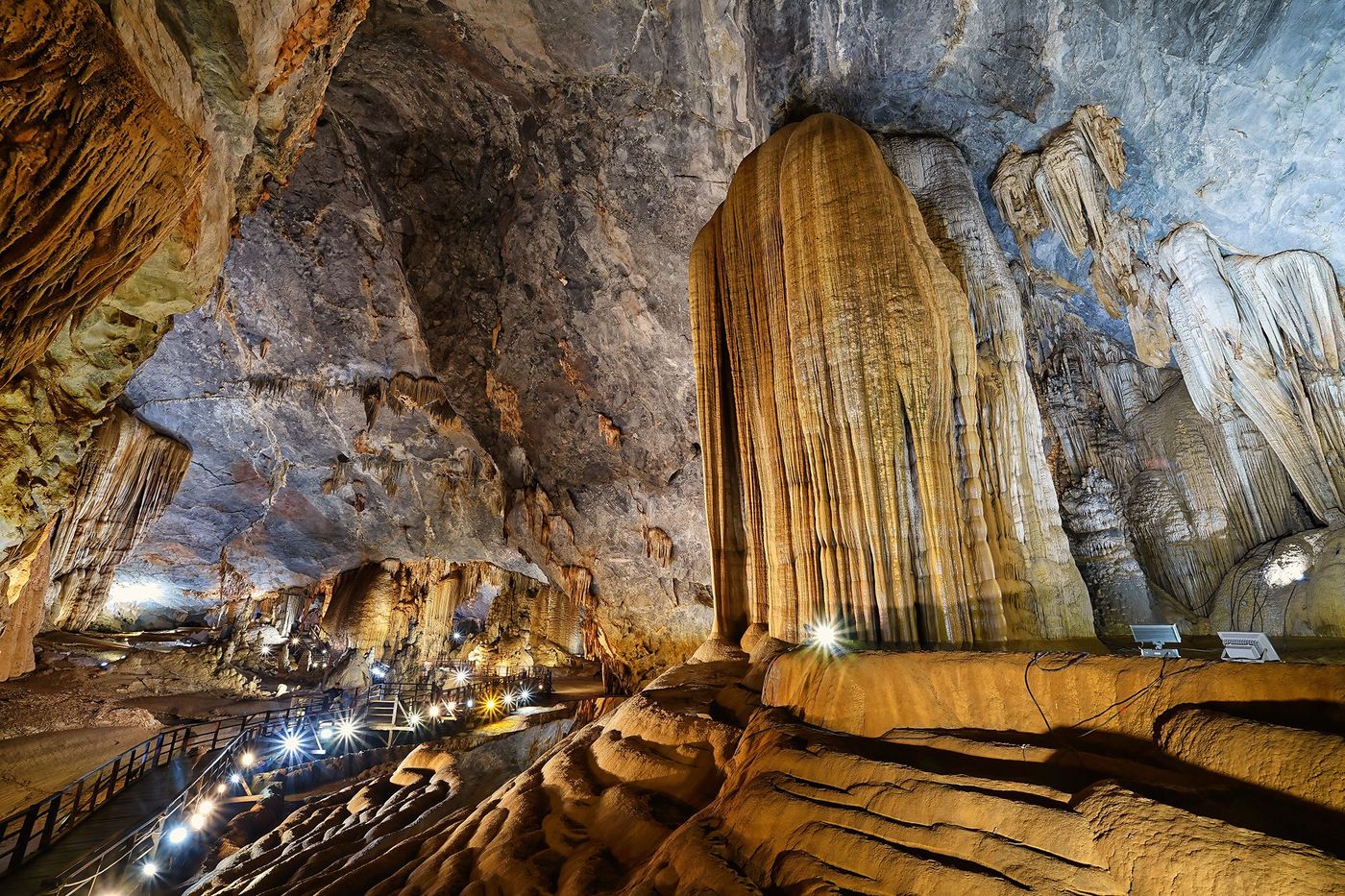 Vietnam Phong Nha Thien Duong Cave