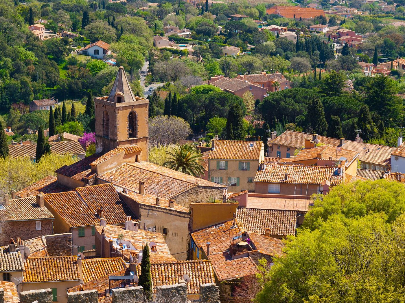 Village de Grimaud et église Saint-Michel