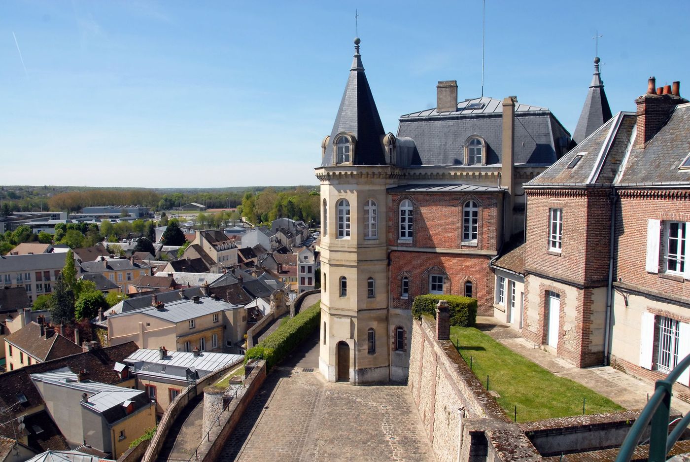 Ville de Dreux, Domaine de la Chapelle Royale Saint-Louis, ancien Evêché