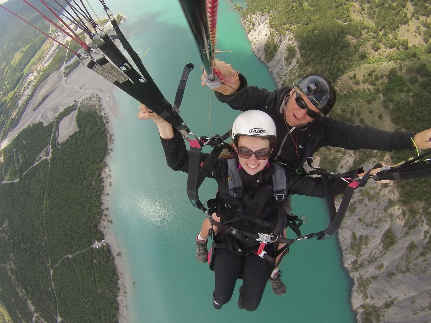 Vol en parapente au dessus du lac de Serre Ponçon