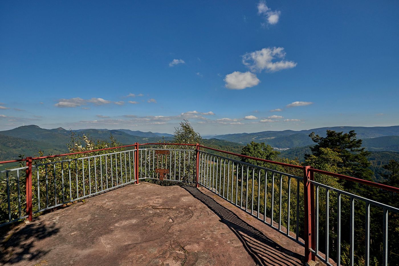 Vue depuis le sentier du château de Salm
