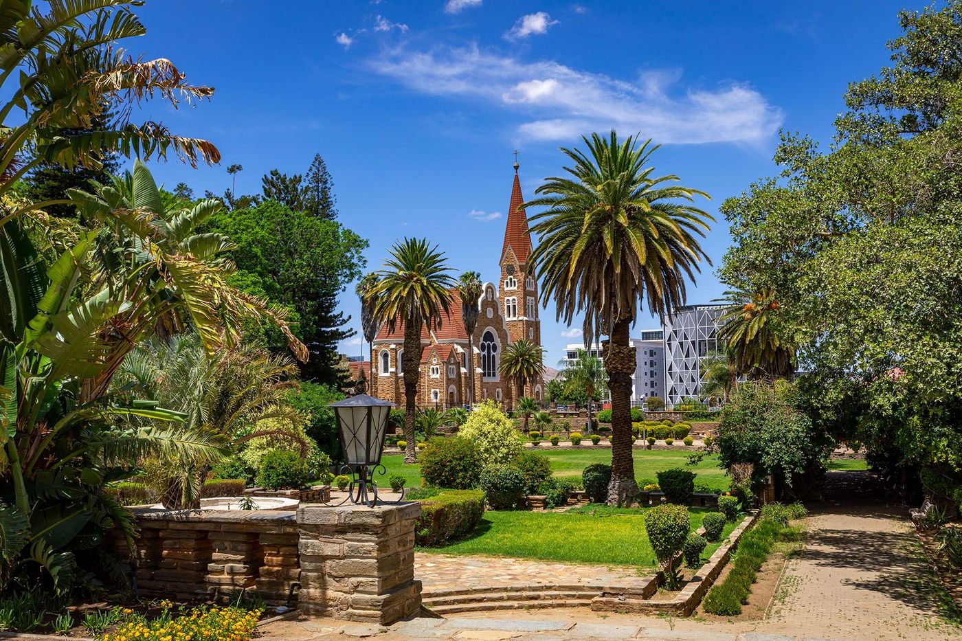 Église du Christ et jardins du Parlement à Windhoek - Namibie
