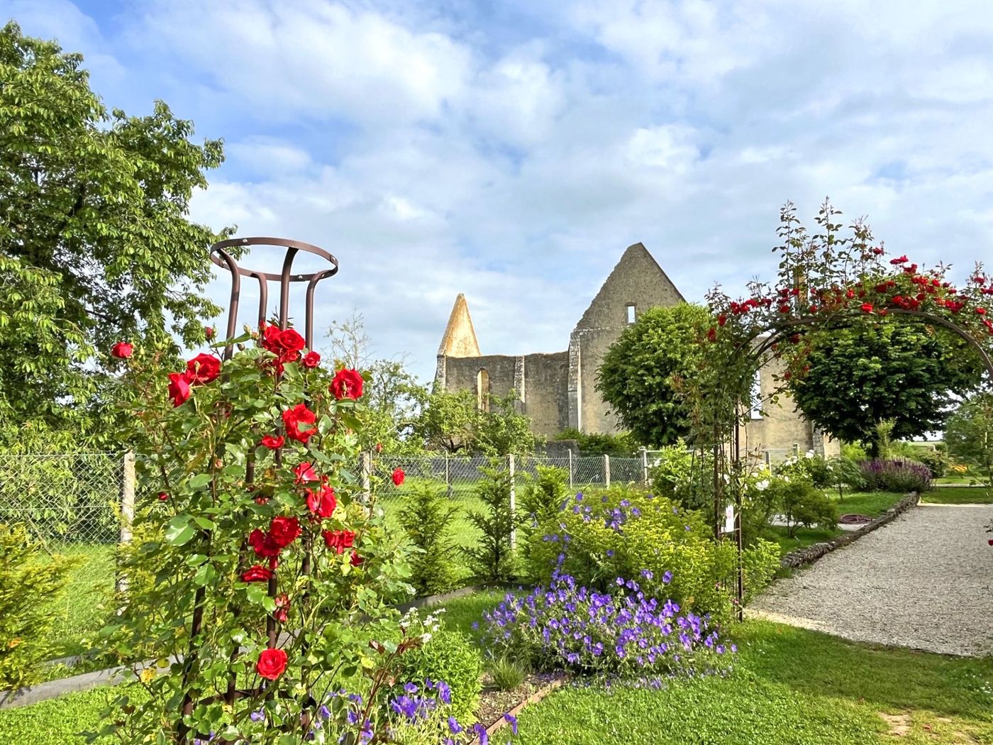 Yèvre-le-Châtel - roseraie Robichon