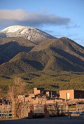 USA Nouveau Mexique Taos Pueblo au pied des monts Sangre de Cristo